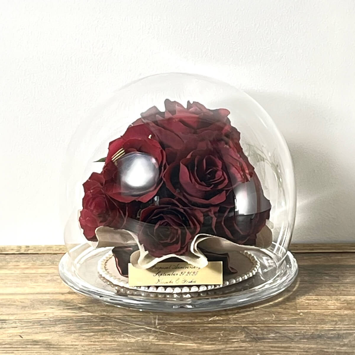 アンティーク 薔薇の花籠を持つカップルと犬 エンボス金彩 麻布ガラス金彩フレーム ガラスドーム【ラージ】【バラ等】【4〜12輪目安】【立体保存加工