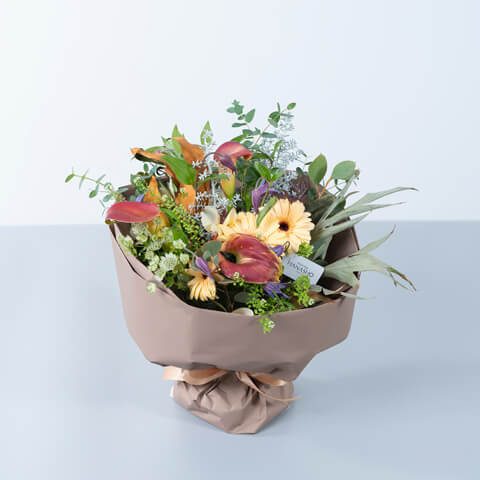 ナチュラル系の季節のお花 スタンディングブーケ