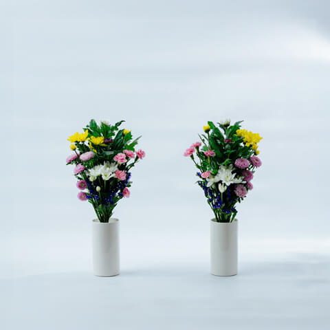 【墓用】菊メインの季節花の墓花 1対(左右に1つずつ)