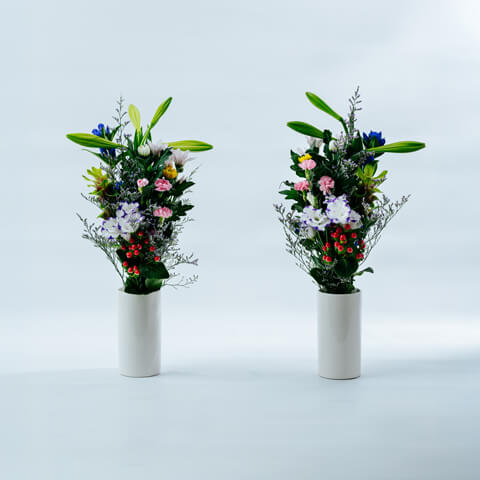 【墓用】菊メインの季節のお任せ 墓花1対(左右に1つずつ)