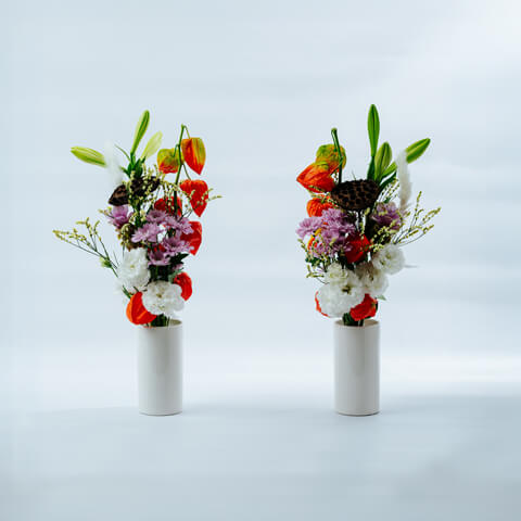 【墓用】ほおずきと季節花で墓花1対(左右に1つずつ)
