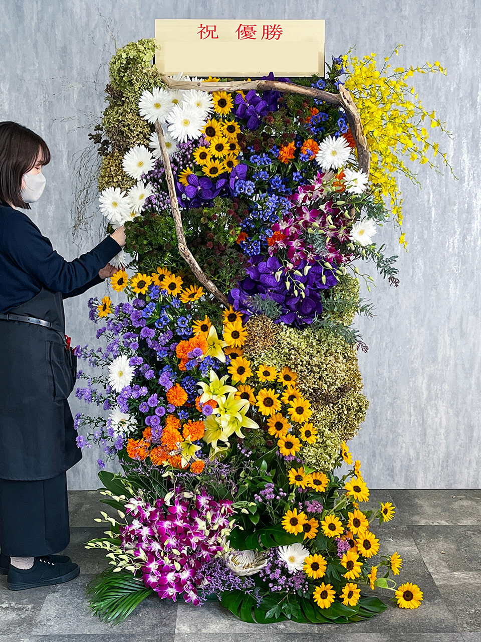 フラワーウォール（90×190cm）スタンド花 | 広島花屋オンライン
