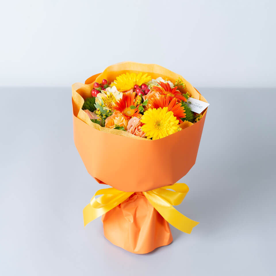 季節のお任せ 黄色オレンジ系 スタンディングブーケ | 広島花屋