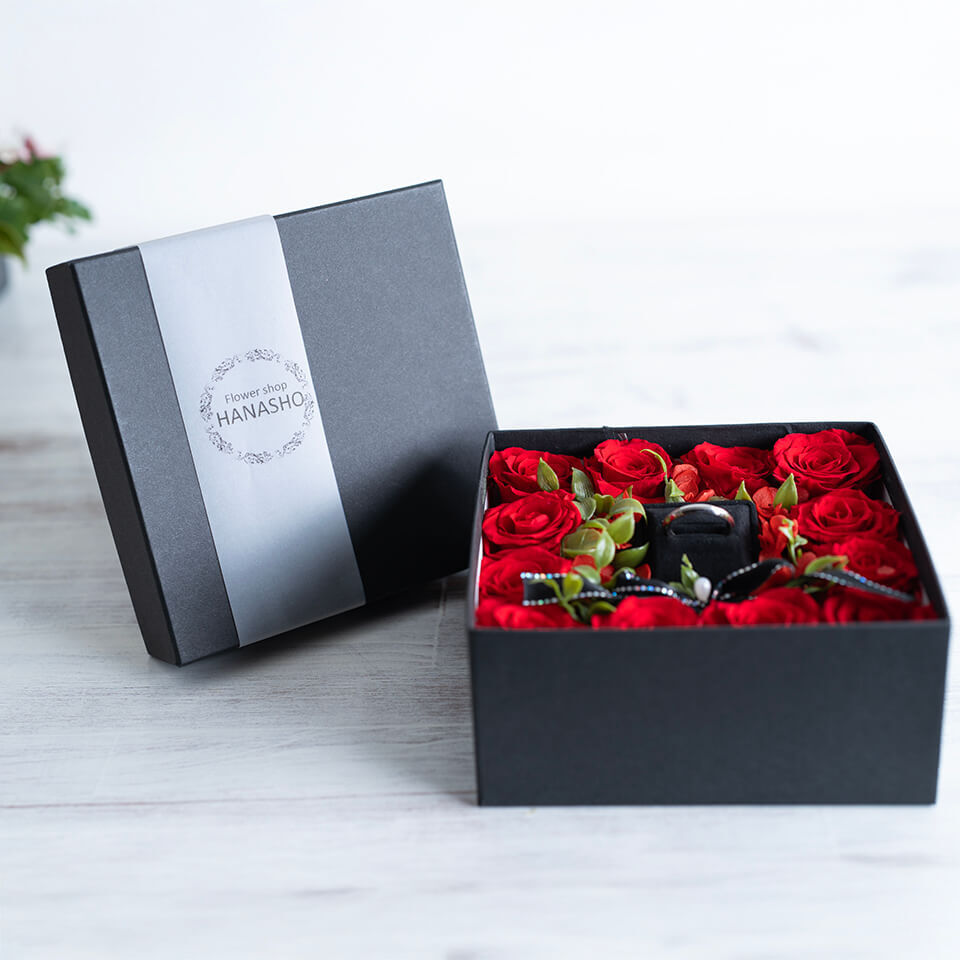 赤バラ12輪プリザーブドフラワーBOXリングピロー付き｜広島花屋