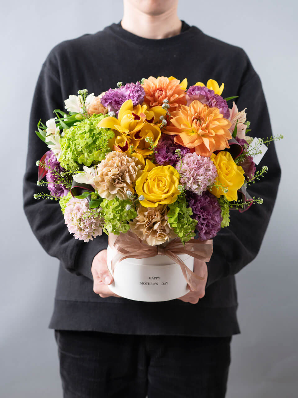 バロック調・ワインカラーのオルフェオリリーと薔薇のフラワーアレンジメント 特大 陽だまり色で季節のお花アレンジメント | 広島花屋オンラインショップ花将