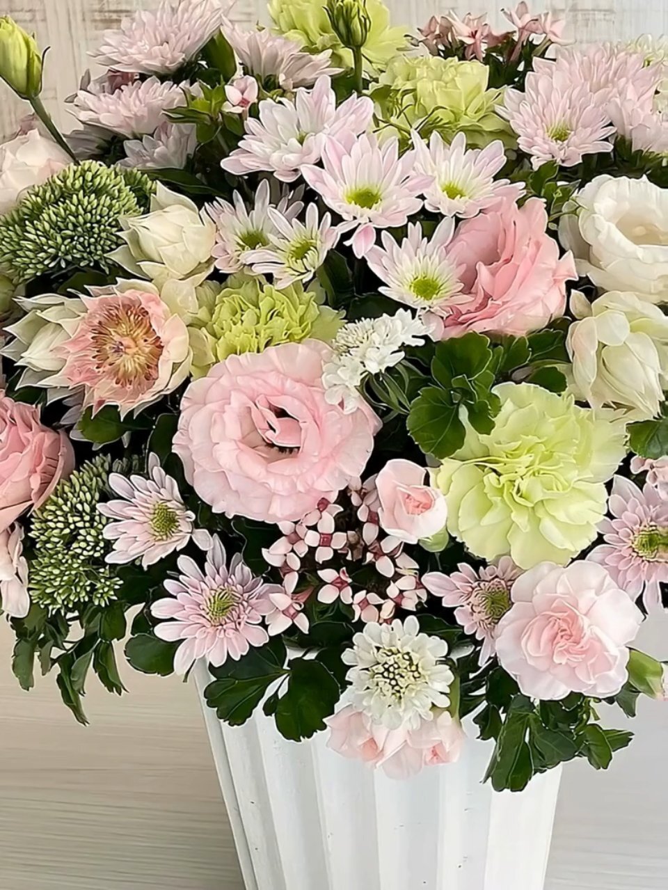 豪華お供え用淡ピンク系でアレンジメント | 広島花屋オンライン