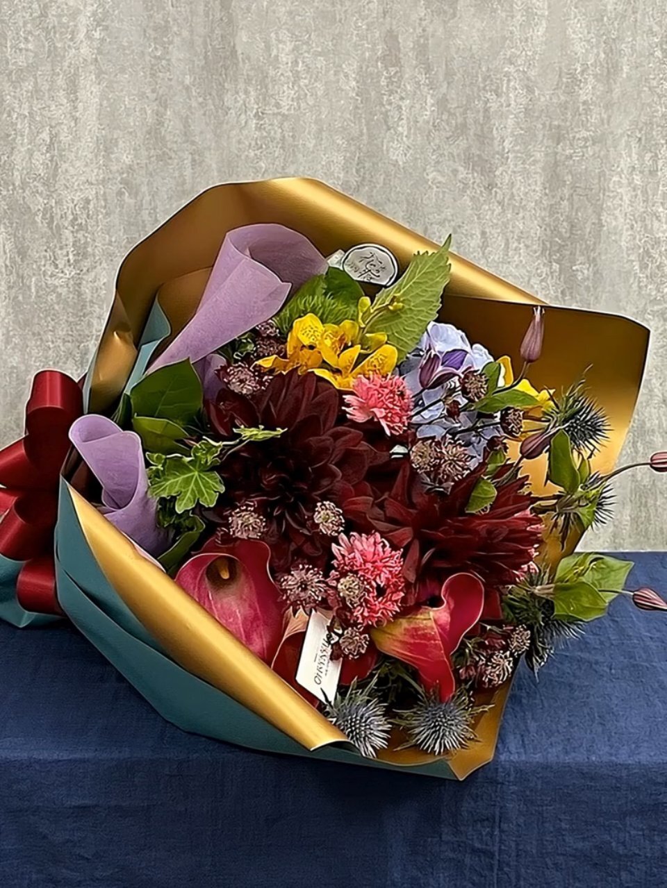 赤いダリアと季節の花でお任せ花束 | 広島花屋オンラインショップ花将